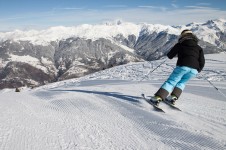 Carving in the La Tania snow 