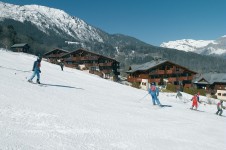 Leaning to ski in Les Houches, lift linked to Saint Gervais