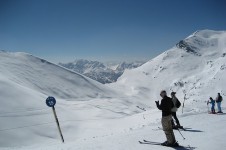 Intermediate level skiers are spoilt for choice with Valfrejus’ long and gentle blue and red ski slopes