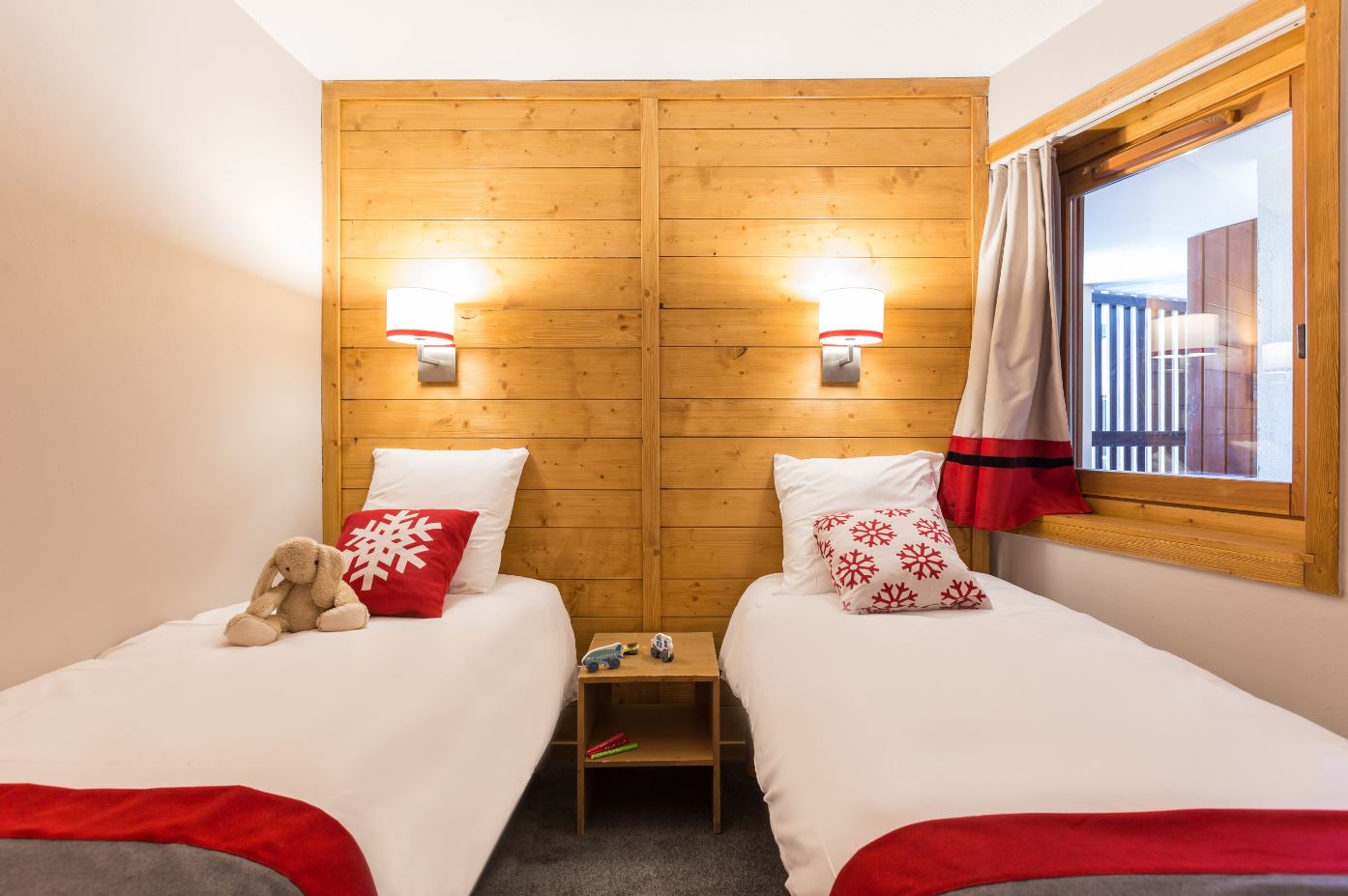 Living room 2 bedroom apartment - L'Ours Blanc - Alpe D'Huez