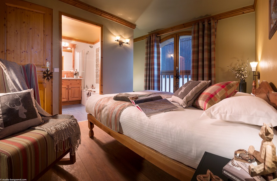 Four Bedroom Cabin Apartment - Residence Le Vallon - La Plagne - France