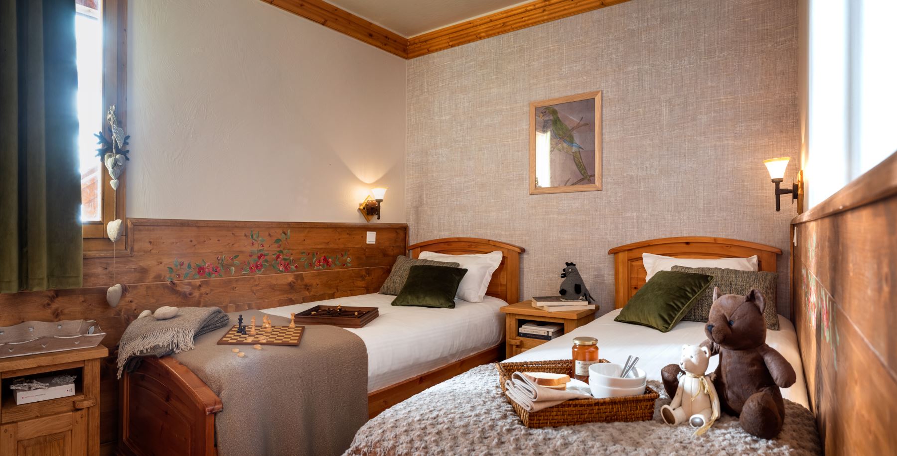 Four Bedroom Cabin Apartment - Le Hameau du Soleil - Val Thorens - France