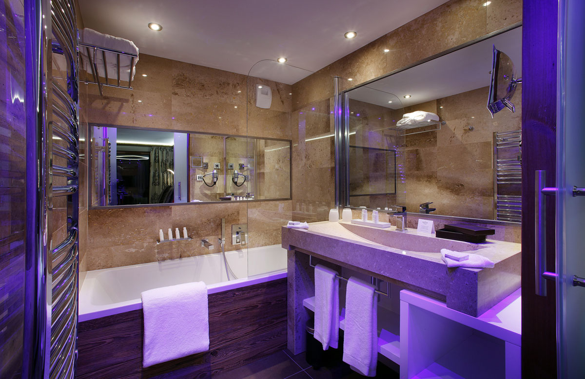 Bathroom duo room north-west facing Hotel Koh-I Nor Val Thorens