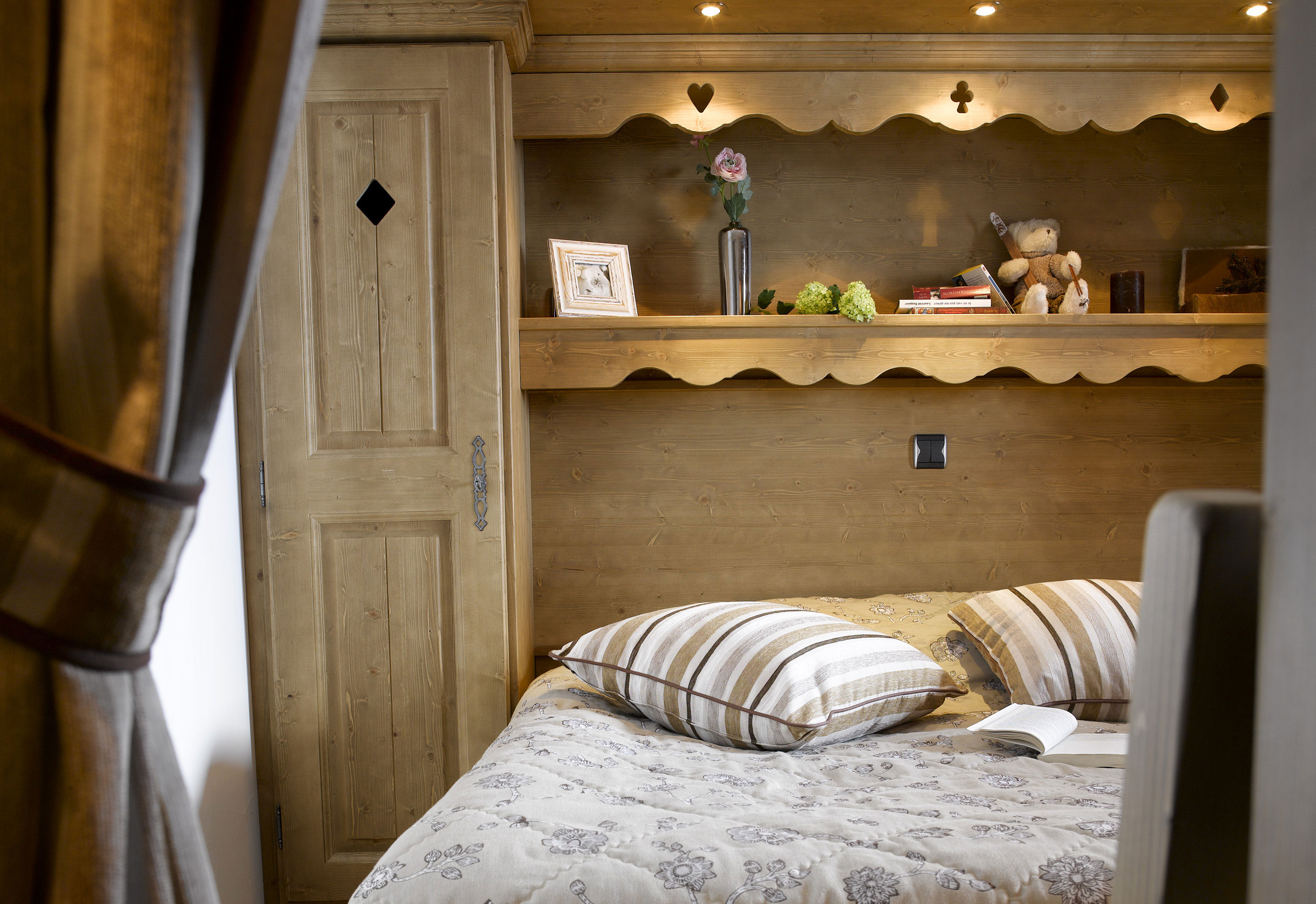 Les Clarines double bedroom CGH apartment