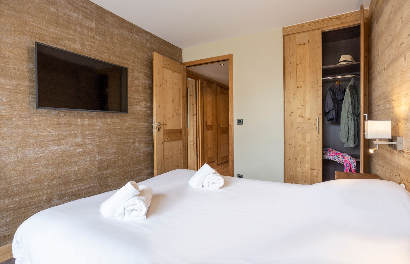 Daria-i Nor 1 bedroom cabin apartment 