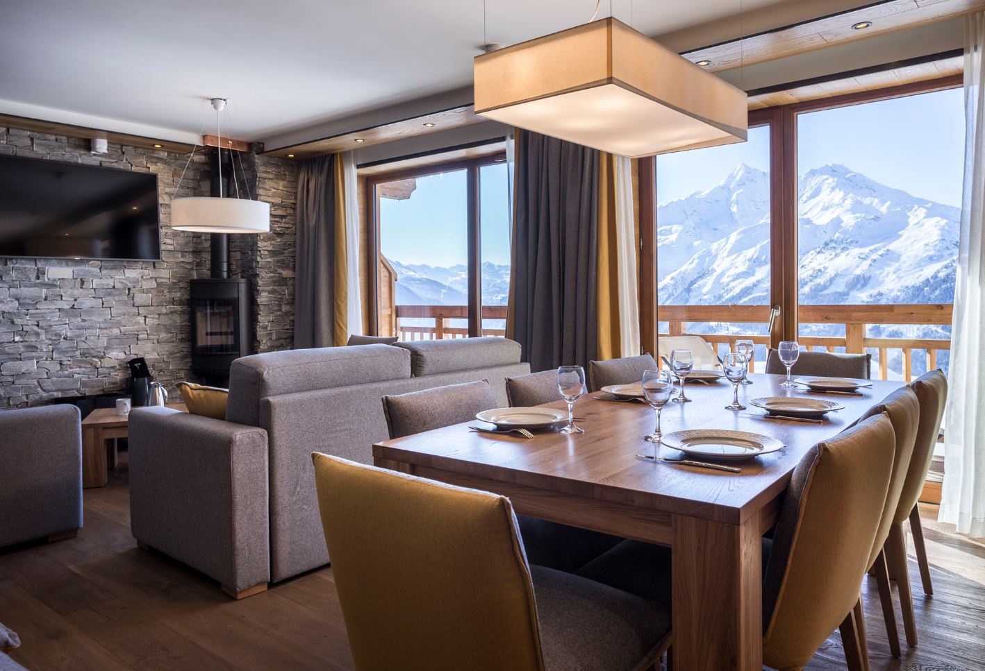 Alparena Excellence Suite dining area