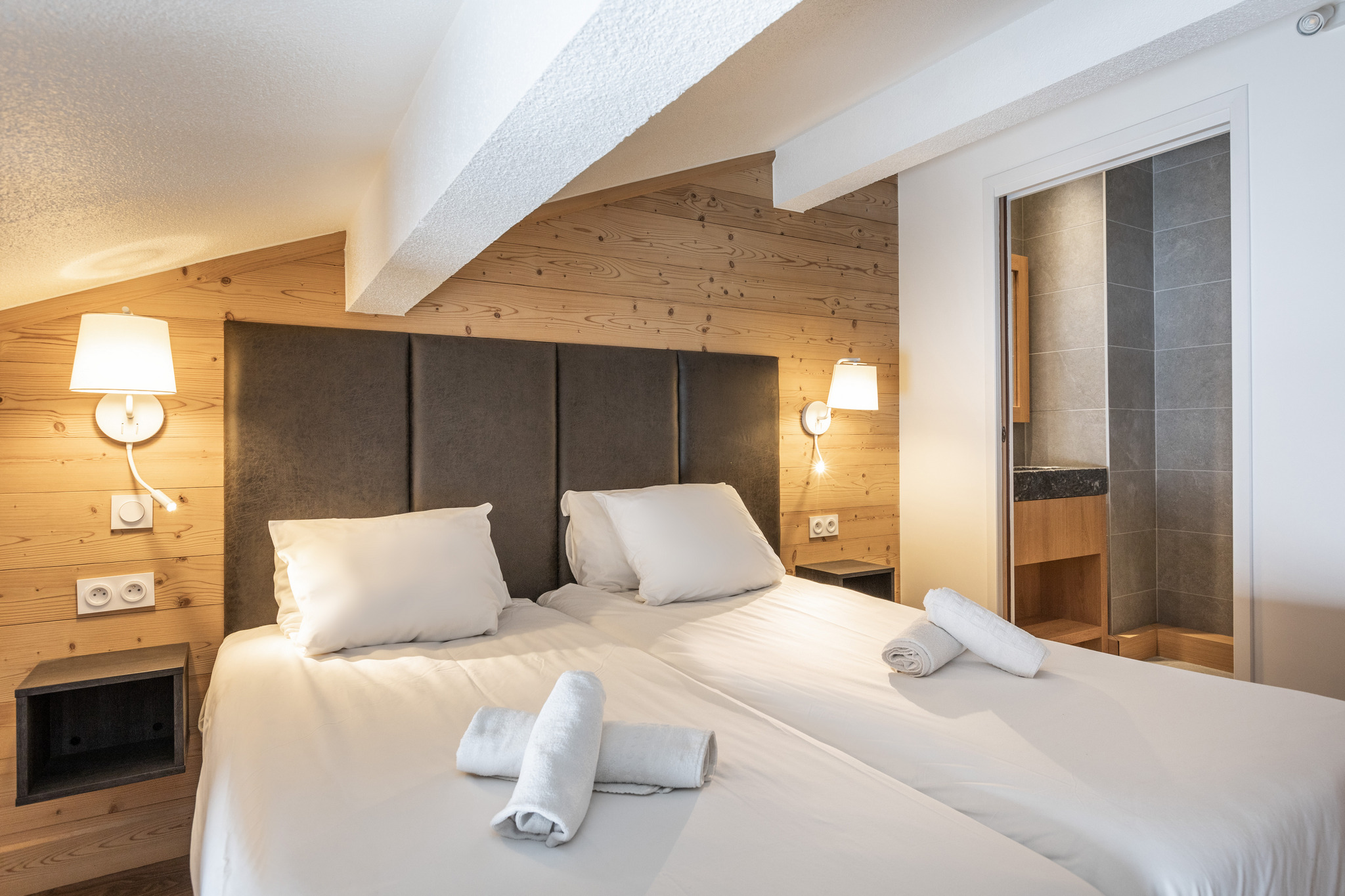 Val Chaviere 5 Bedroom apartment with cabin and sauna